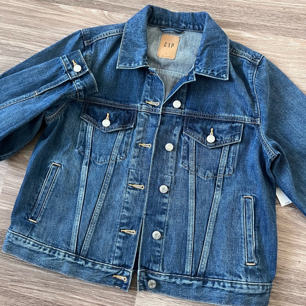 NWT Women’s Gap Denim Jacket in L